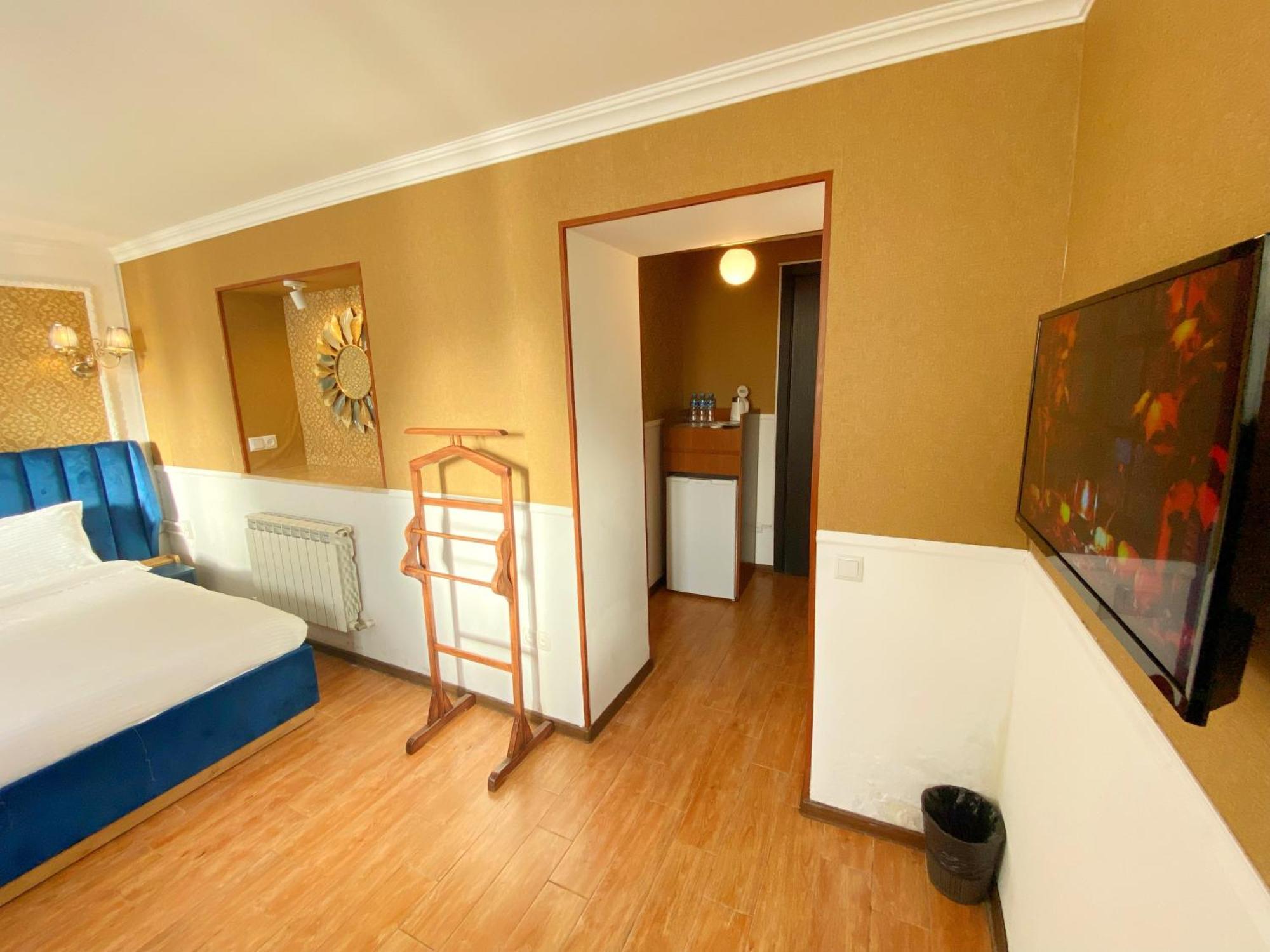 Hotel Orange Kutaisi Exterior photo